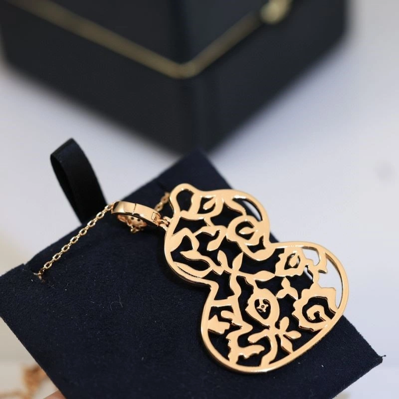 Minimalist Qeelin Necklaces 209648