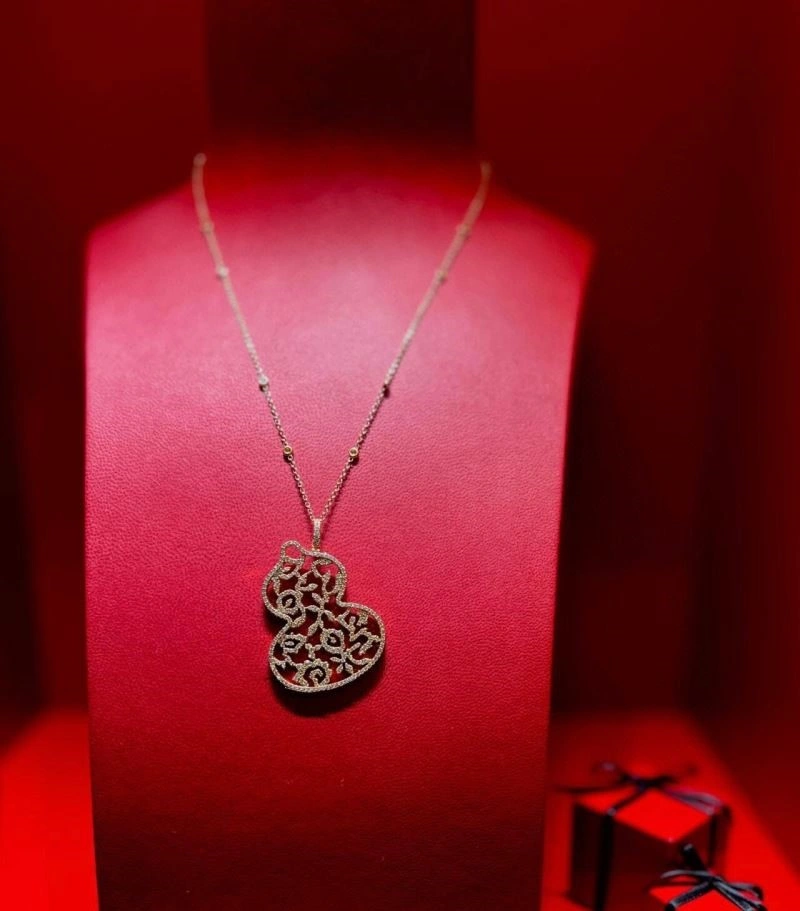 Minimalist Qeelin Necklaces 209648