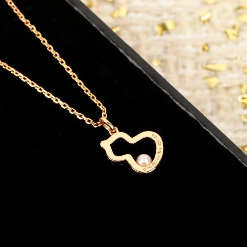 Minimalist Qeelin Necklaces 209663