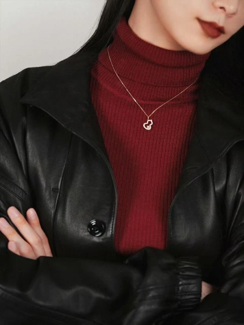 Minimalist Qeelin Necklaces 209663