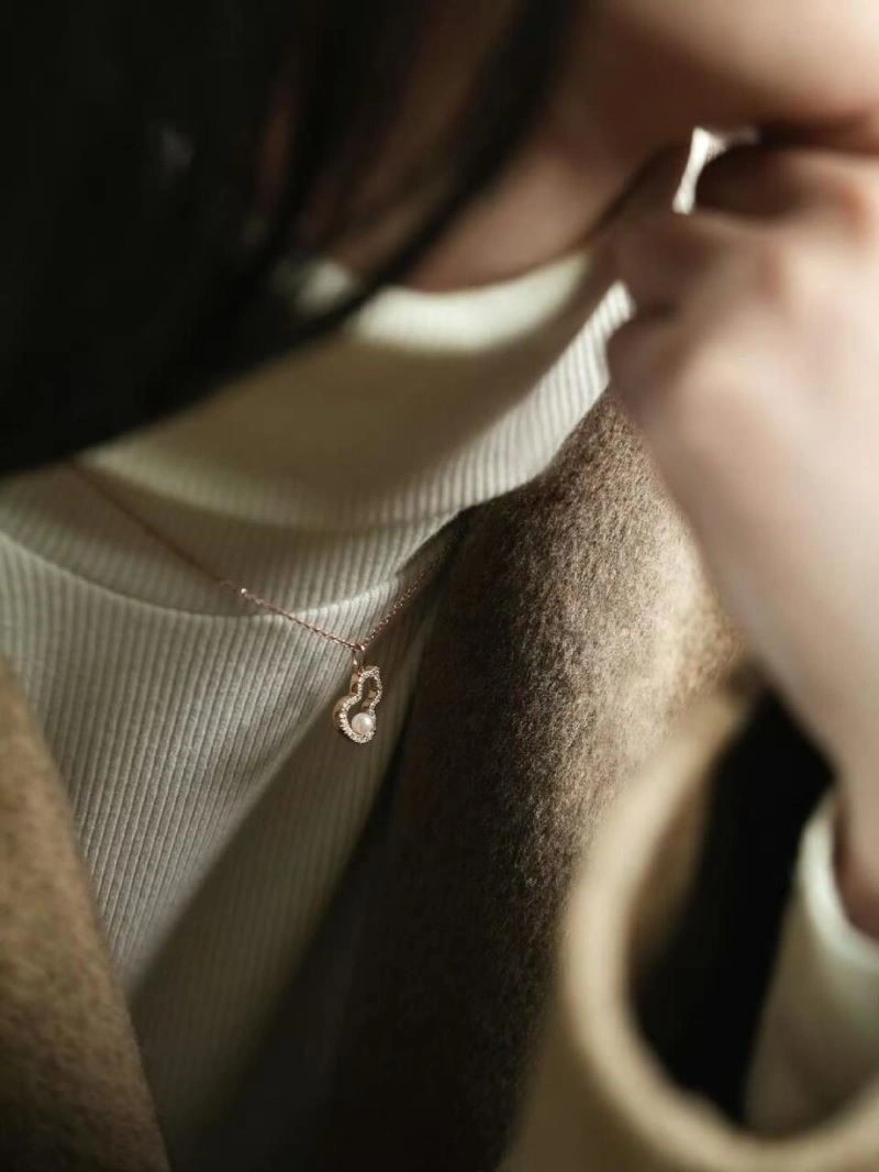 Minimalist Qeelin Necklaces 209663