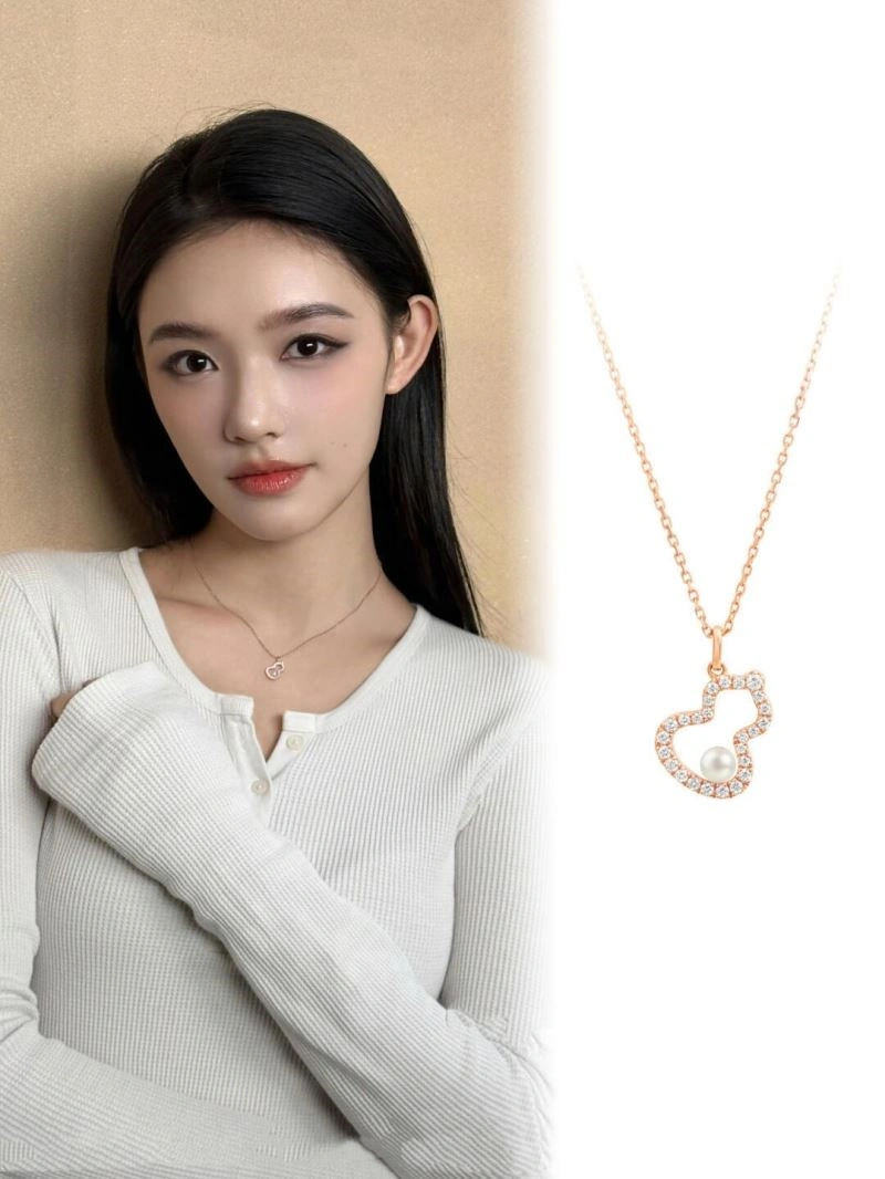Minimalist Qeelin Necklaces 209663