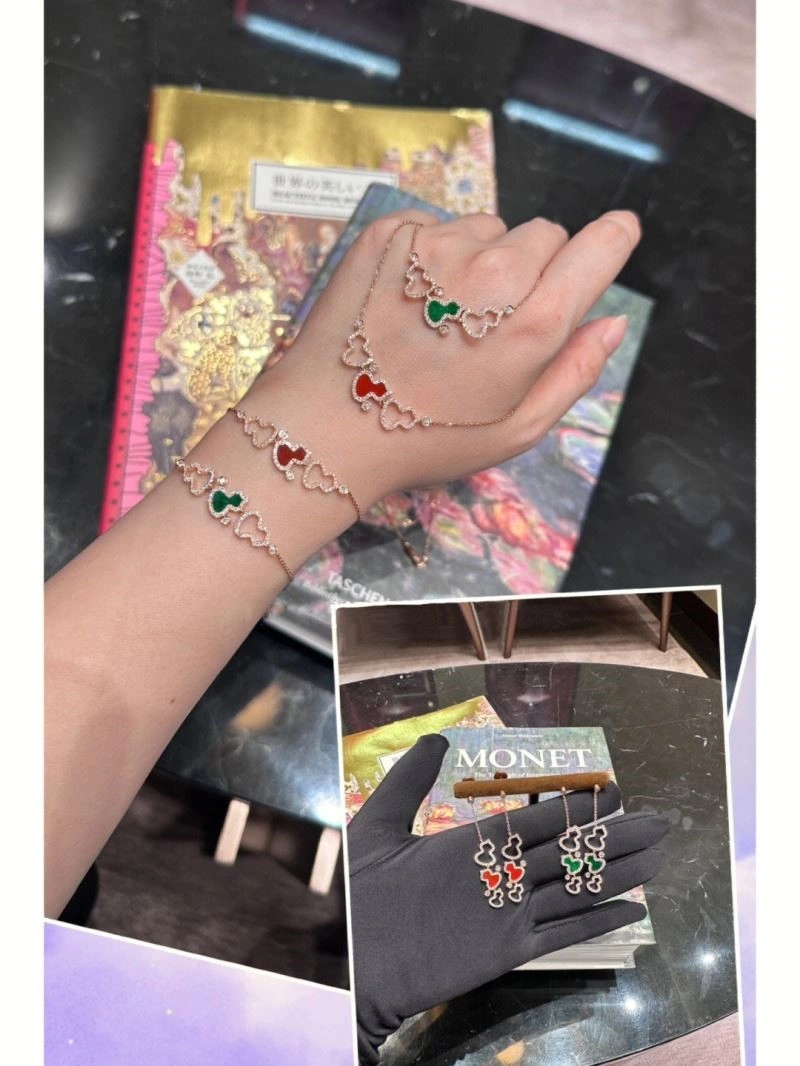 Packable Qeelin Necklaces 209659