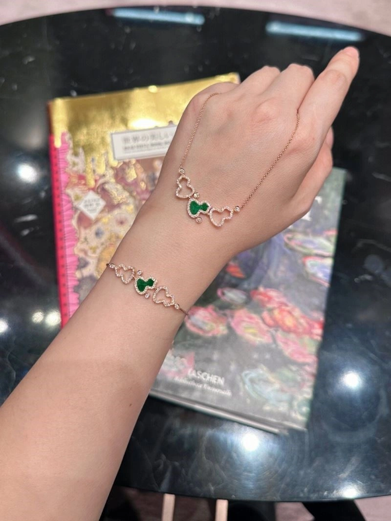 Packable Qeelin Necklaces 209659