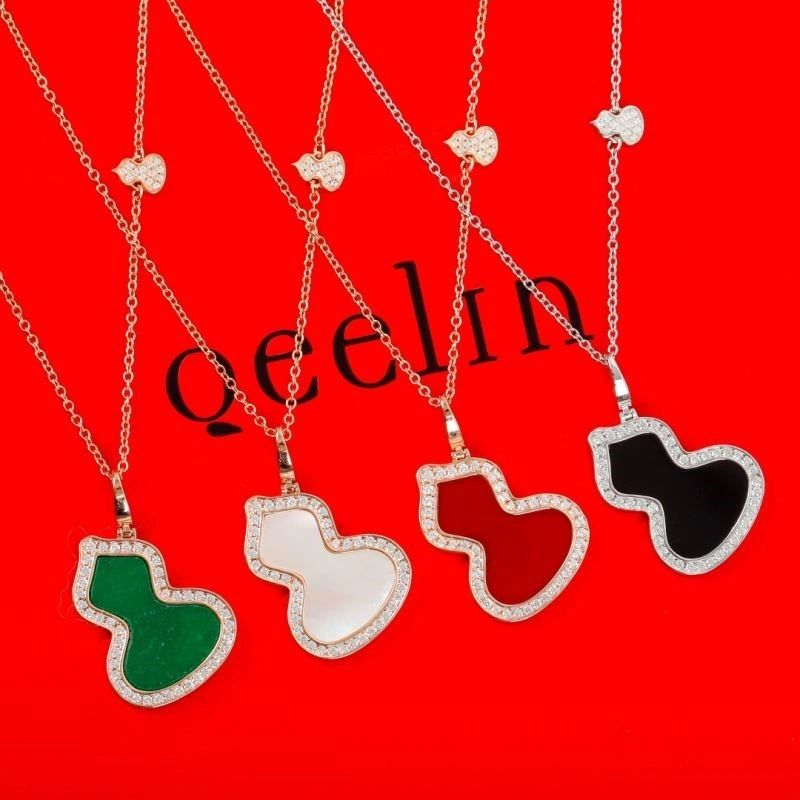 Compact Qeelin Necklaces 209742