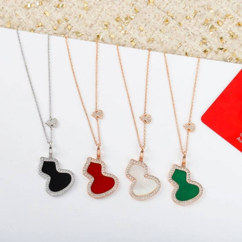 Compact Qeelin Necklaces 209742