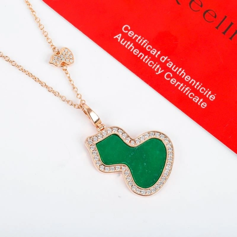 Compact Qeelin Necklaces 209742