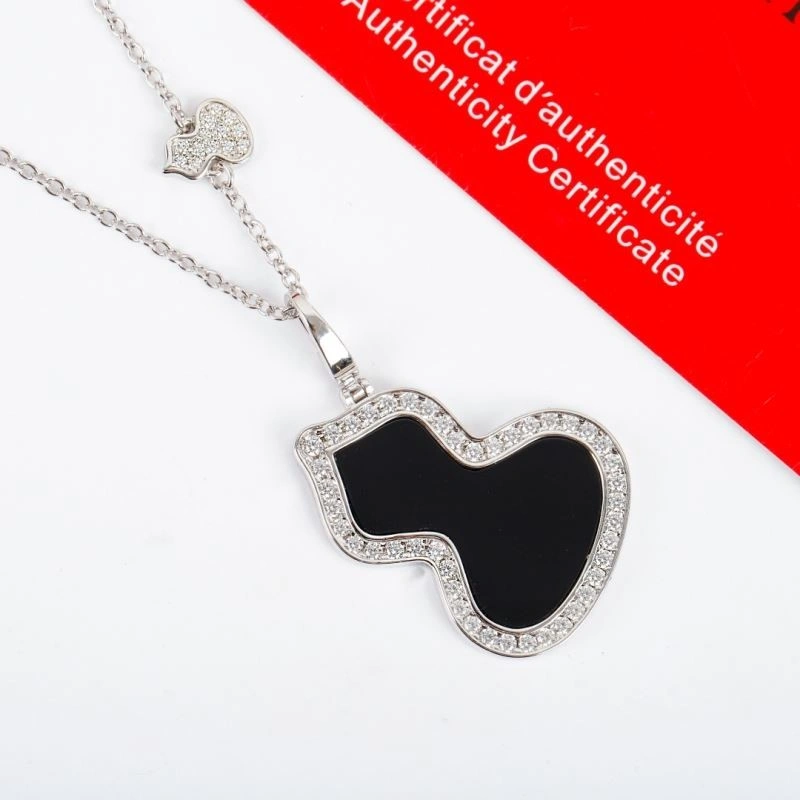 Compact Qeelin Necklaces 209742