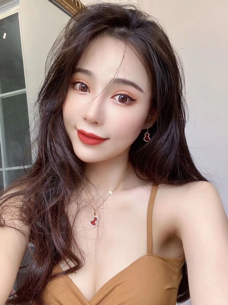 Compact Qeelin Necklaces 209742
