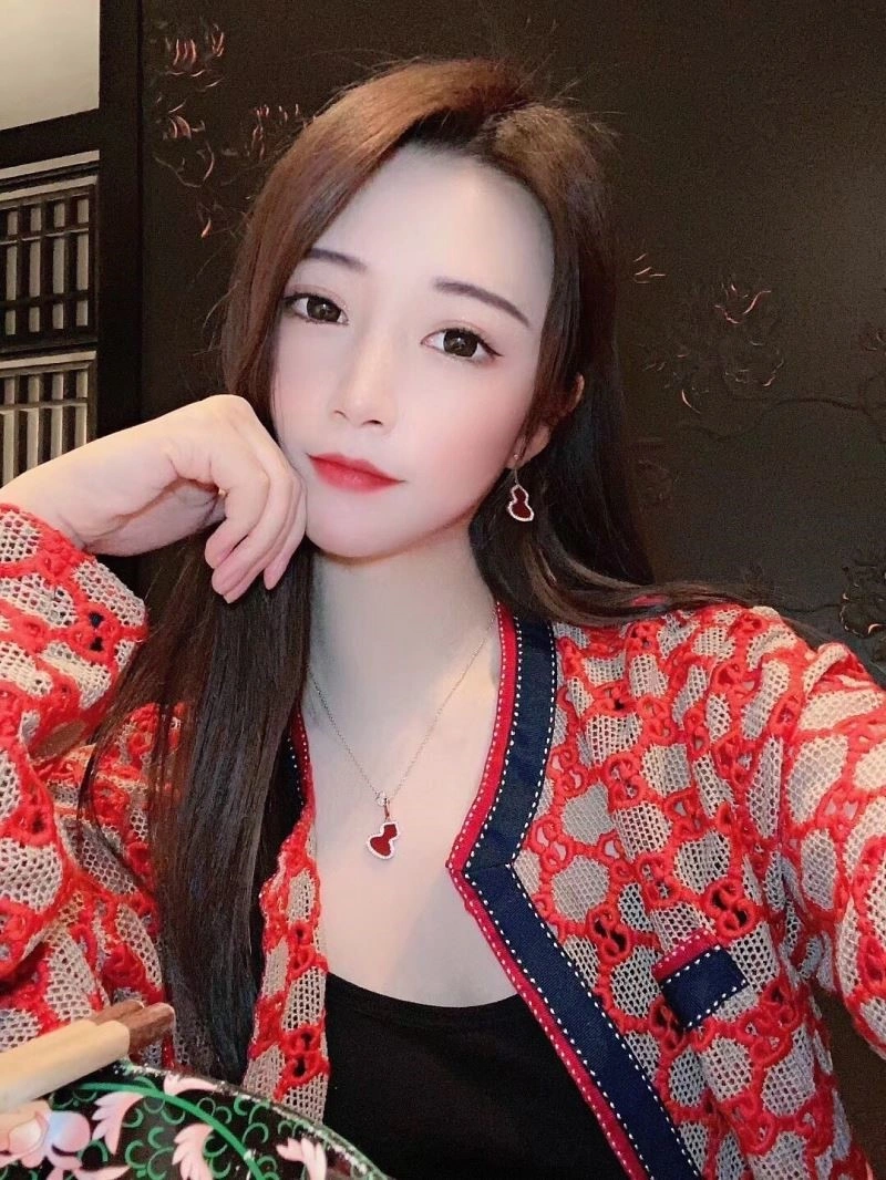 Compact Qeelin Necklaces 209742