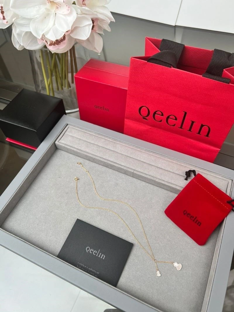 Compact Qeelin Necklaces 209129