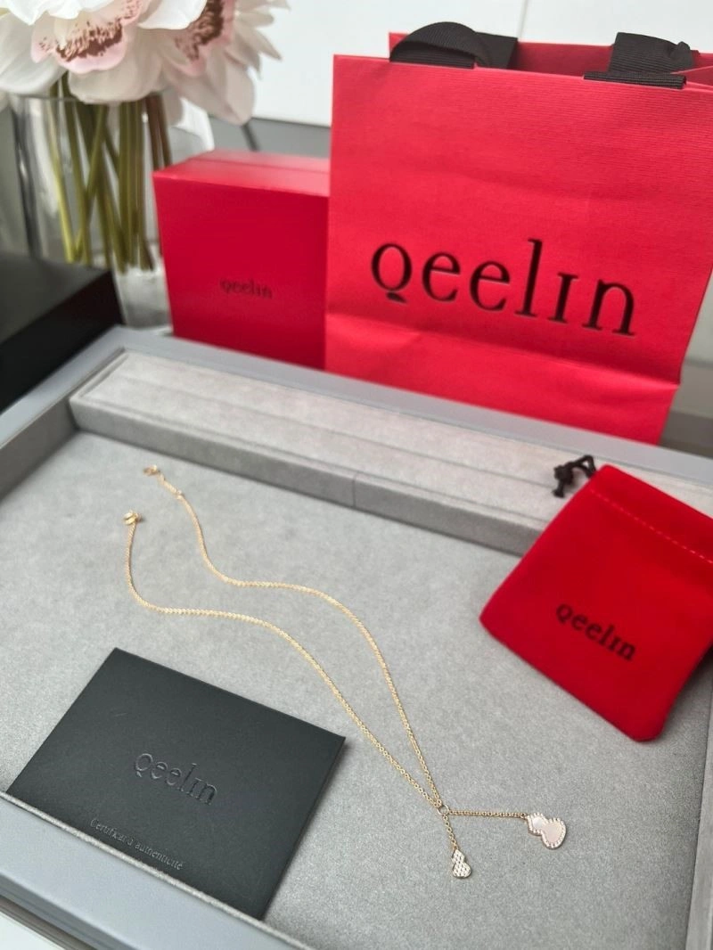 Compact Qeelin Necklaces 209129