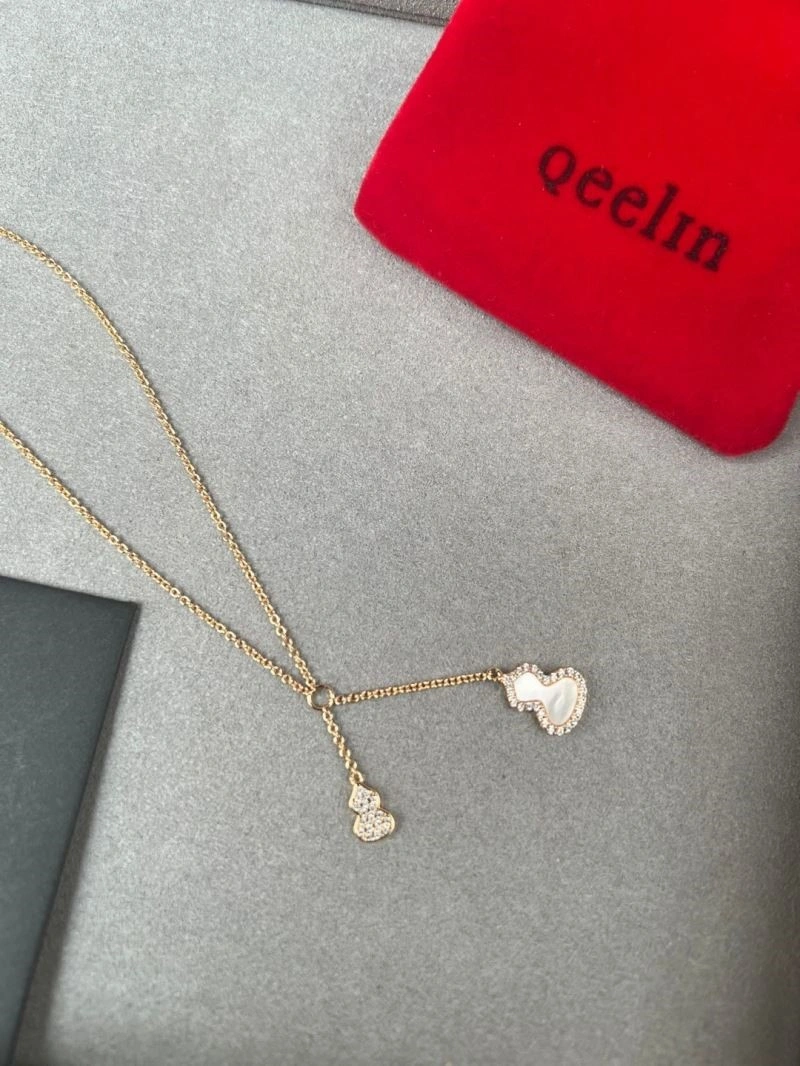 Compact Qeelin Necklaces 209129