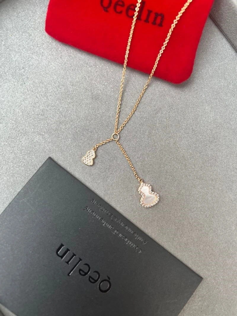 Compact Qeelin Necklaces 209129