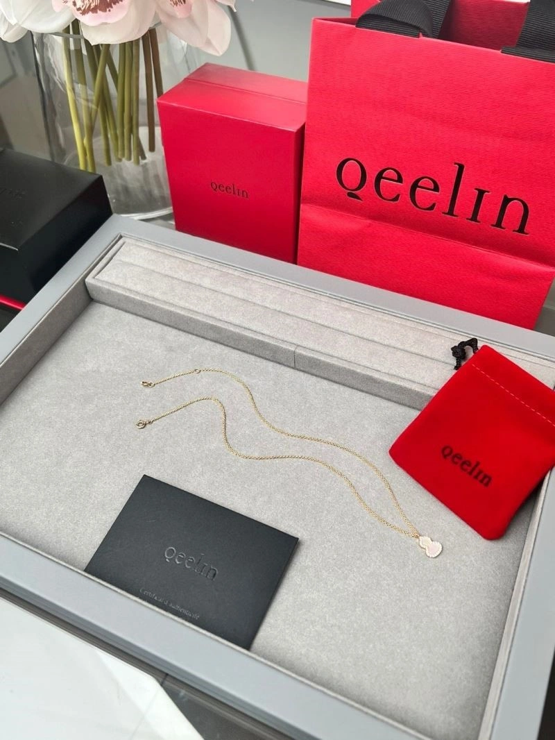 Practical Qeelin Necklaces 209135