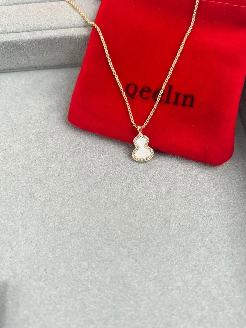 Practical Qeelin Necklaces 209135