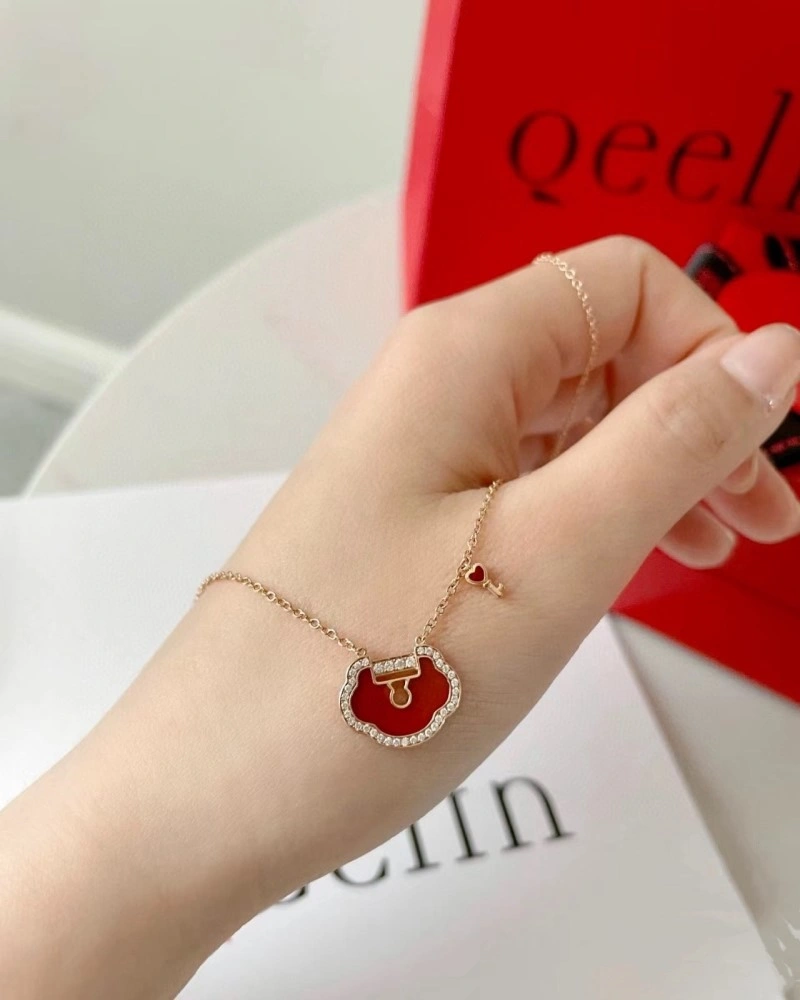 WellDesigned Qeelin Necklaces 208443