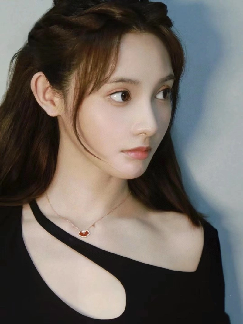 WellDesigned Qeelin Necklaces 208443