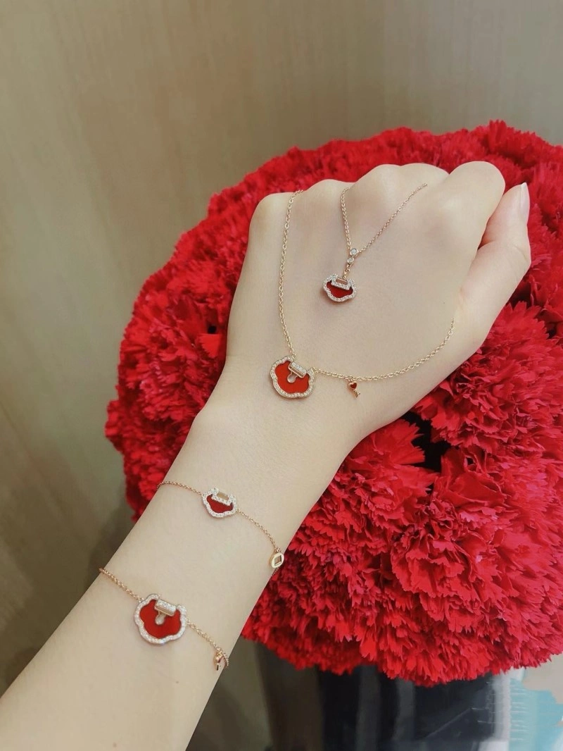 WellDesigned Qeelin Necklaces 208443