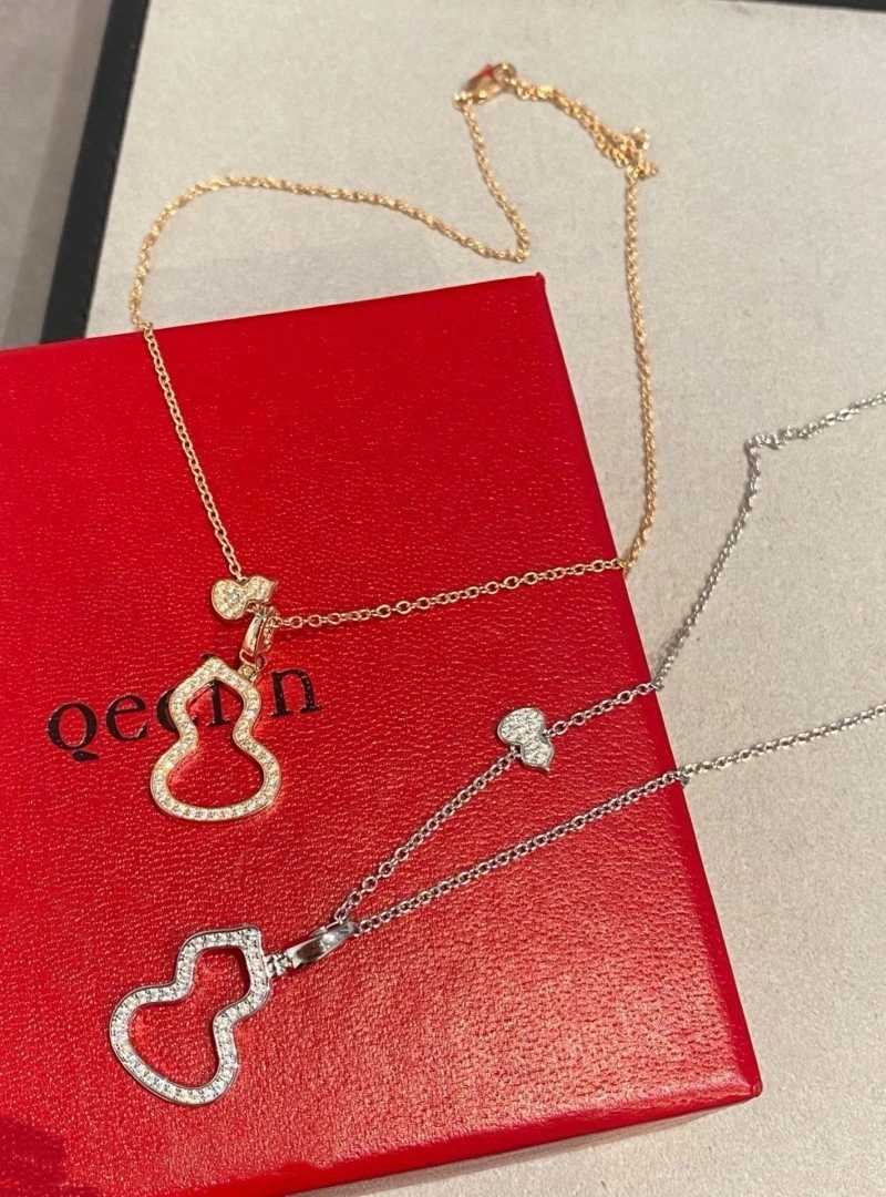 Vibrant Qeelin Necklaces 207776