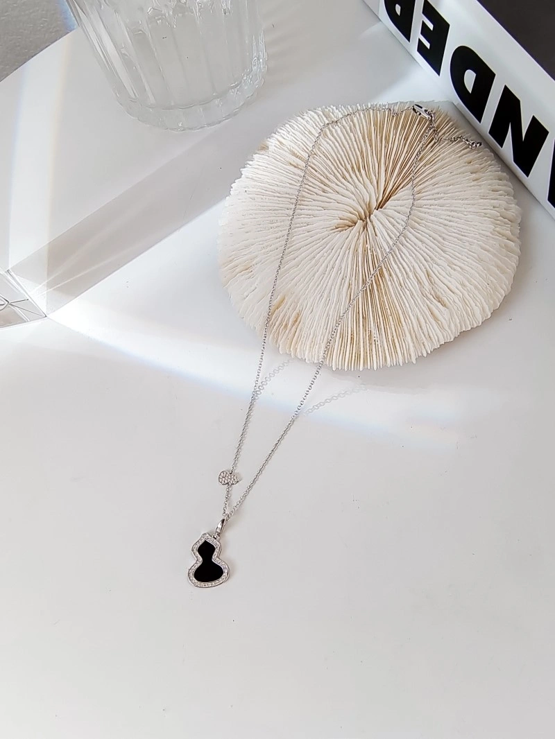 Neat Qeelin Necklaces 207764
