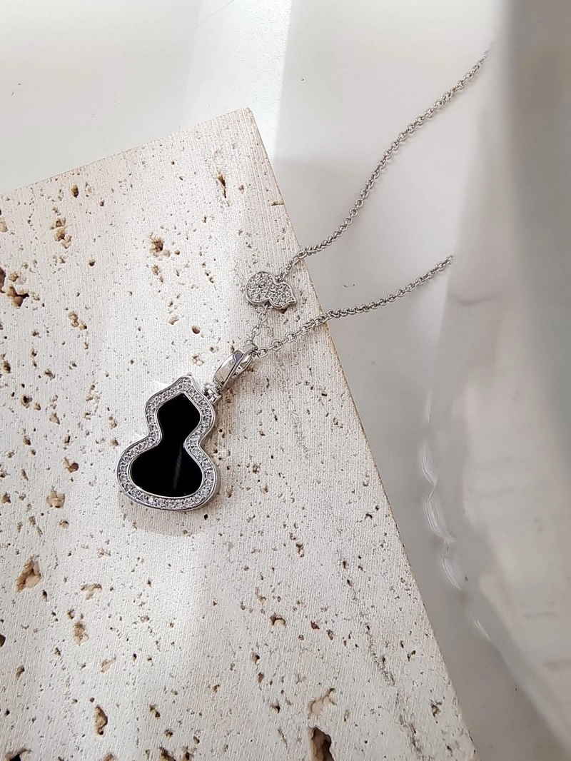 Neat Qeelin Necklaces 207764