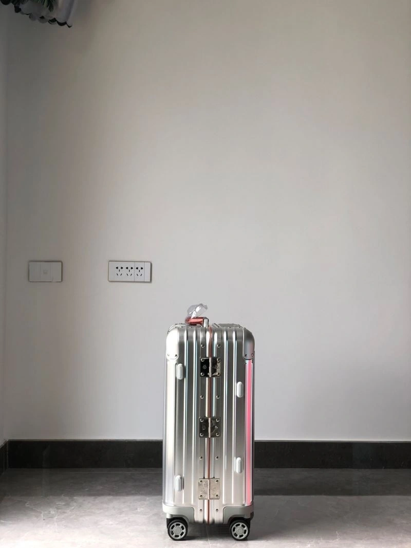 Rimowa Suitcase Durable 69426