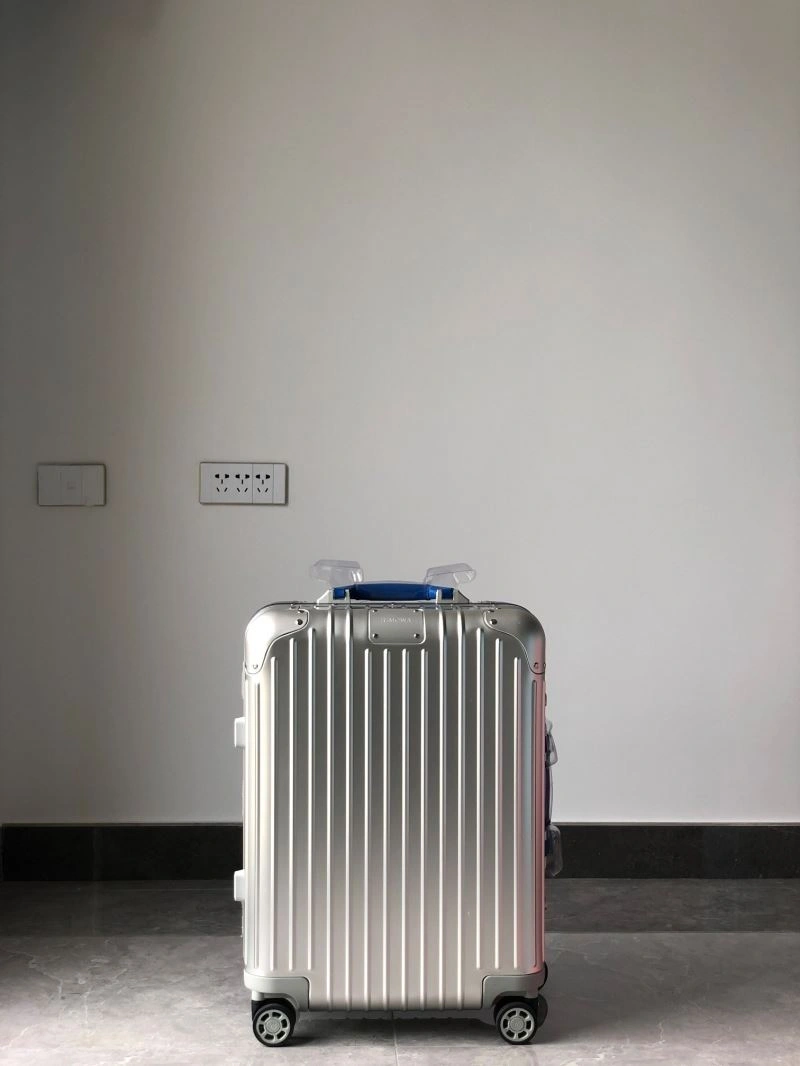 EyeCatching Rimowa Suitcase 69486