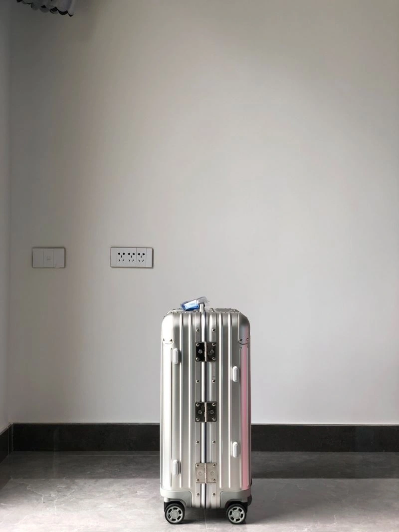 EyeCatching Rimowa Suitcase 69486