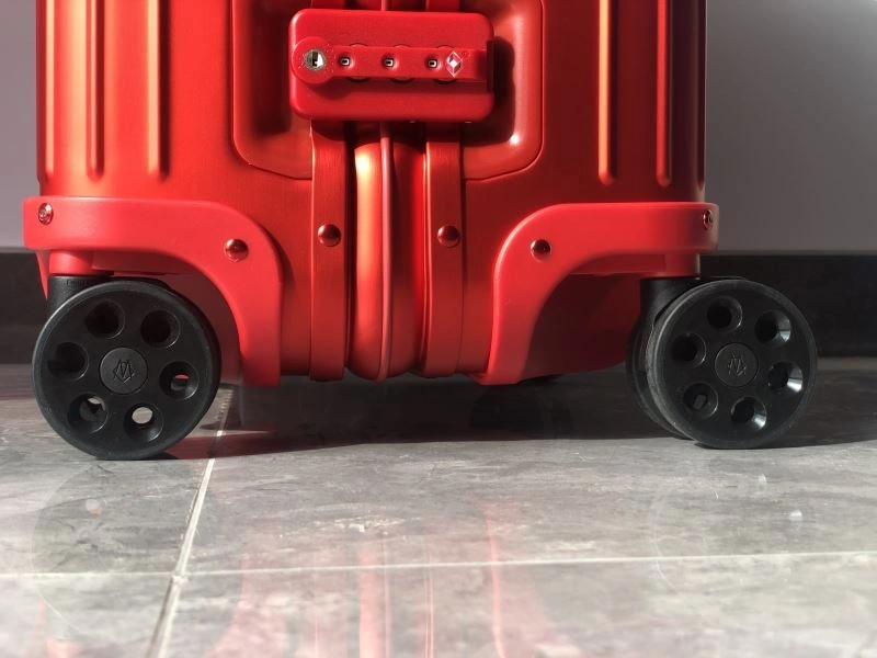 Lightweight Rimowa Suitcase 69424