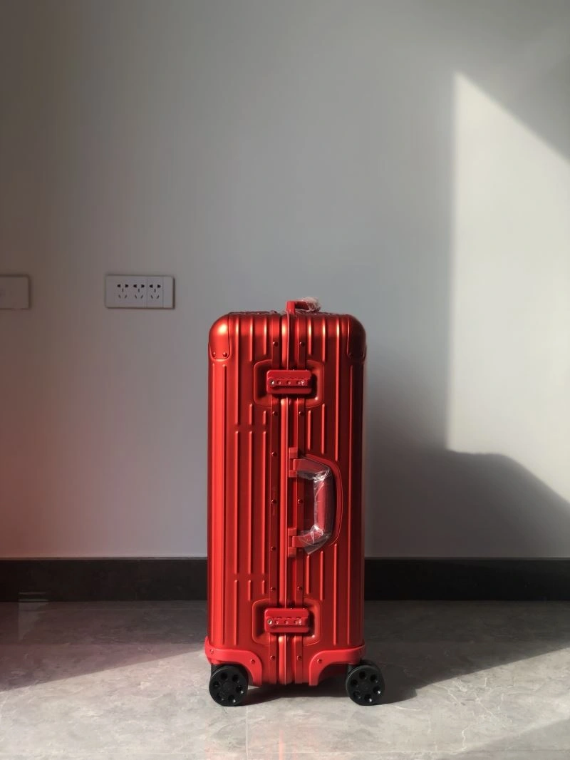 Lightweight Rimowa Suitcase 69424