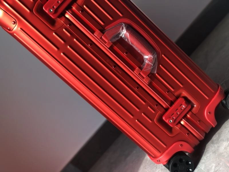 Lightweight Rimowa Suitcase 69424