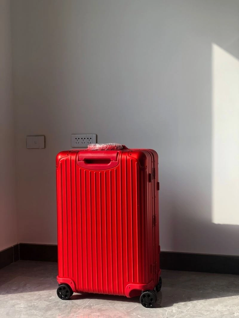 Lightweight Rimowa Suitcase 69424