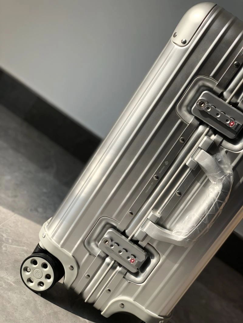 ZeroBulk Rimowa Suitcase 69422