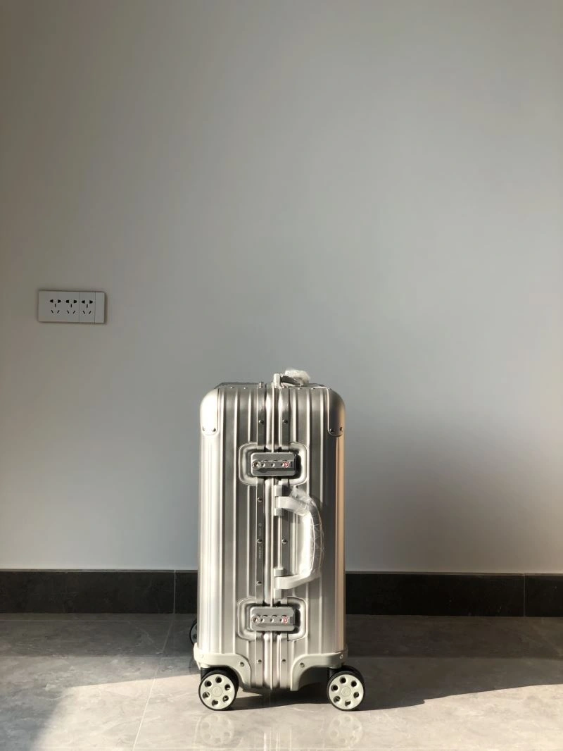 ZeroBulk Rimowa Suitcase 69422