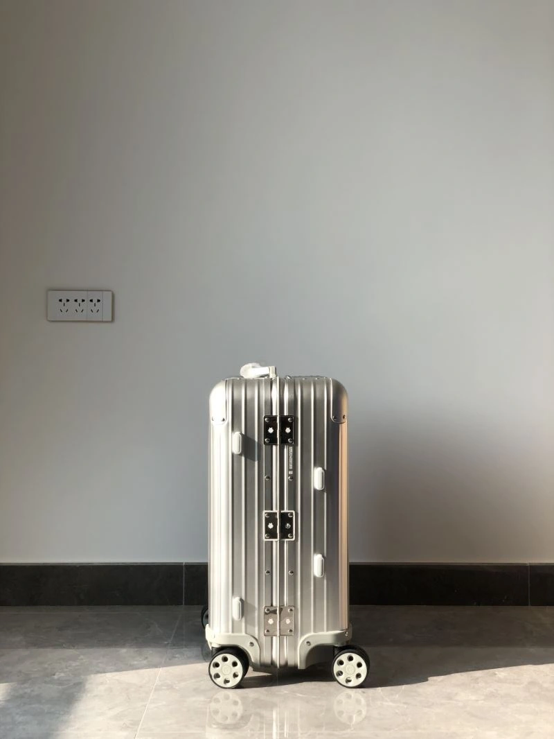 ZeroBulk Rimowa Suitcase 69422