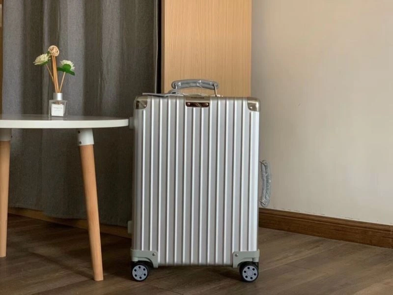 AllSeason Rimowa Suitcase 69464