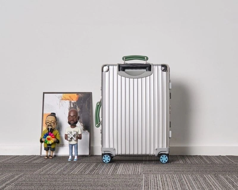 Bright Rimowa Suitcase 69416