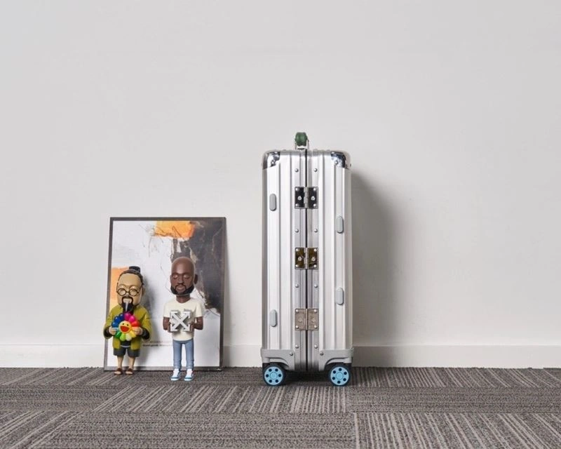 Bright Rimowa Suitcase 69416