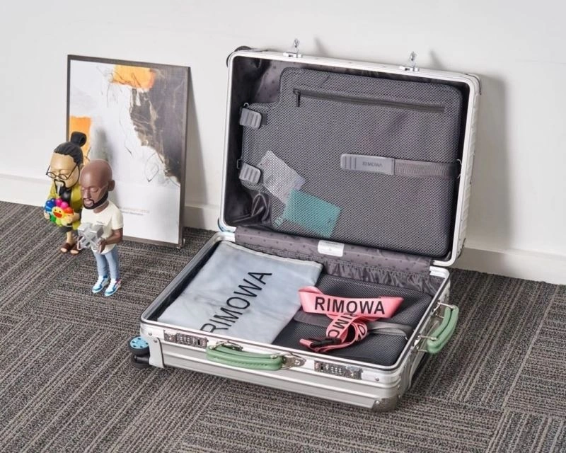 Bright Rimowa Suitcase 69416
