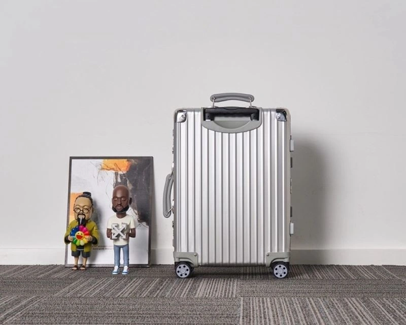 SmoothTexture Rimowa Suitcase 69452