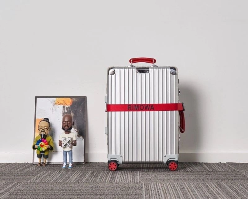 Neat Rimowa Suitcase 69411