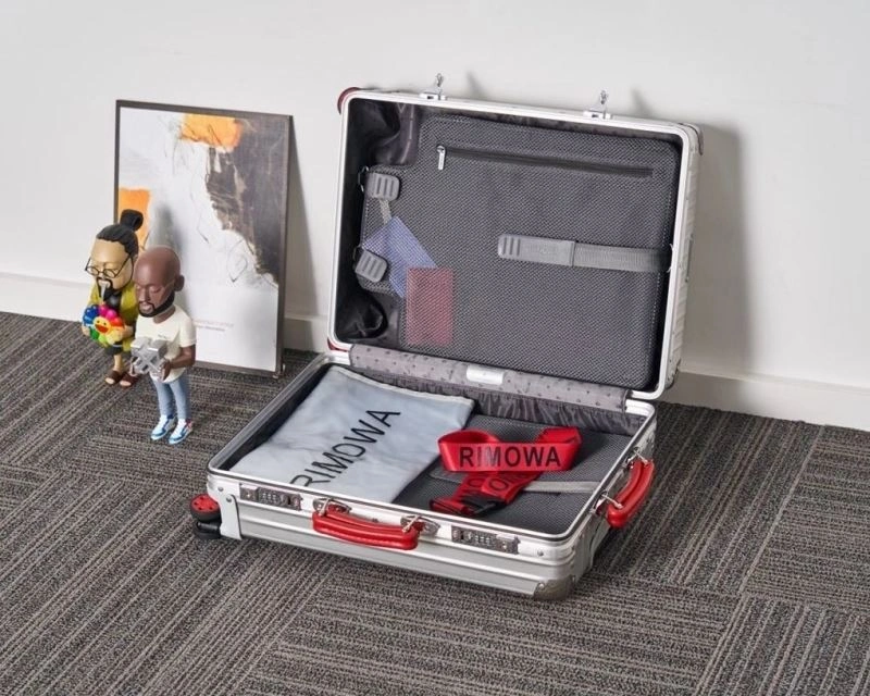 Neat Rimowa Suitcase 69411
