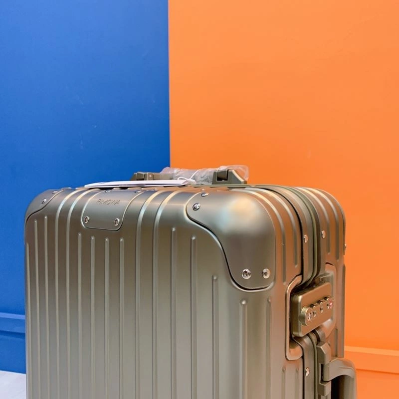 MultiPurpose Rimowa Suitcase 69504