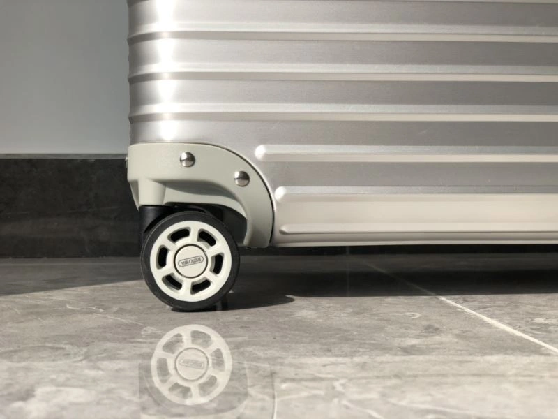 Supportive Rimowa Suitcase 69405