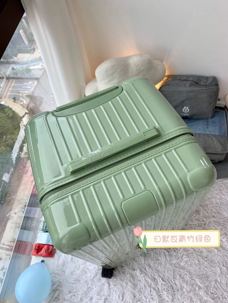 StreetReady Rimowa Suitcase 69367