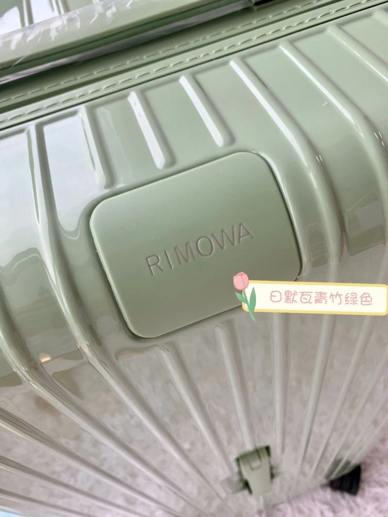 StreetReady Rimowa Suitcase 69367