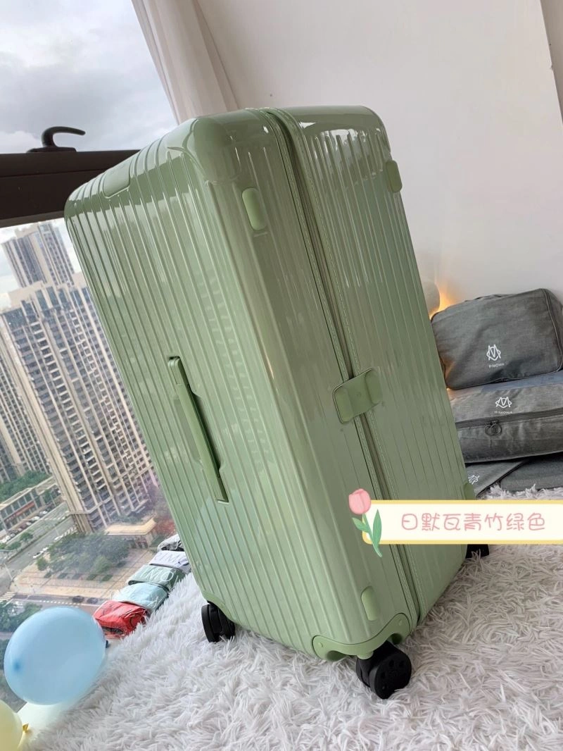 StreetReady Rimowa Suitcase 69367