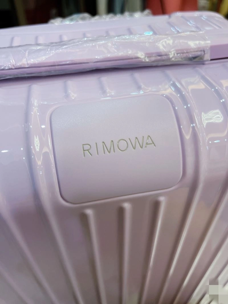 AllSeason Rimowa Suitcase 69363