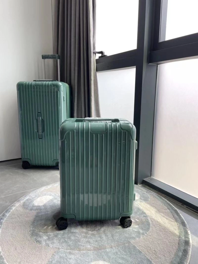 Rimowa Suitcase Durable 69366
